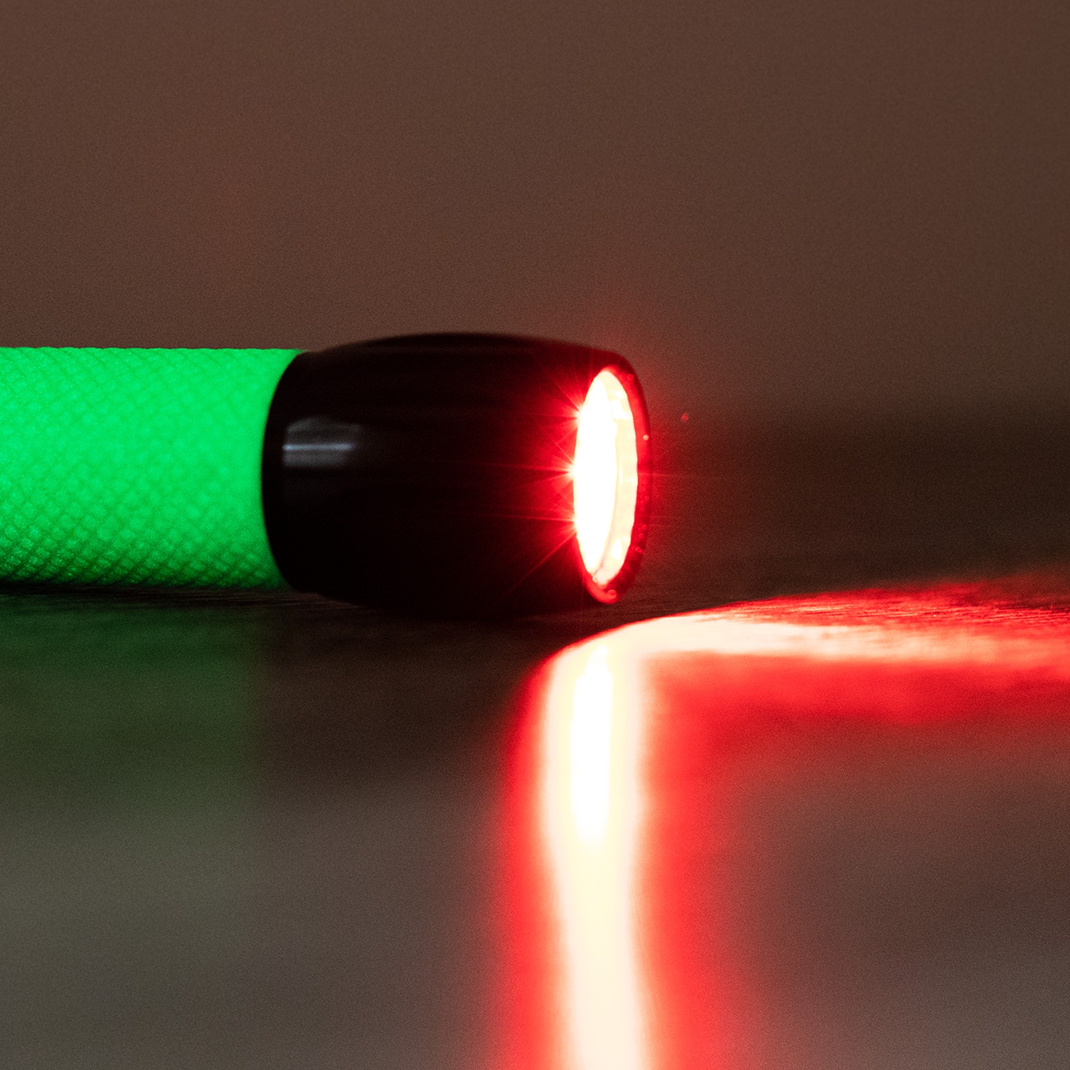 Carson Rotlicht-Taschenlampe Redsight  - mit LED-Rotlicht und Glow-in-the-dark-Griff