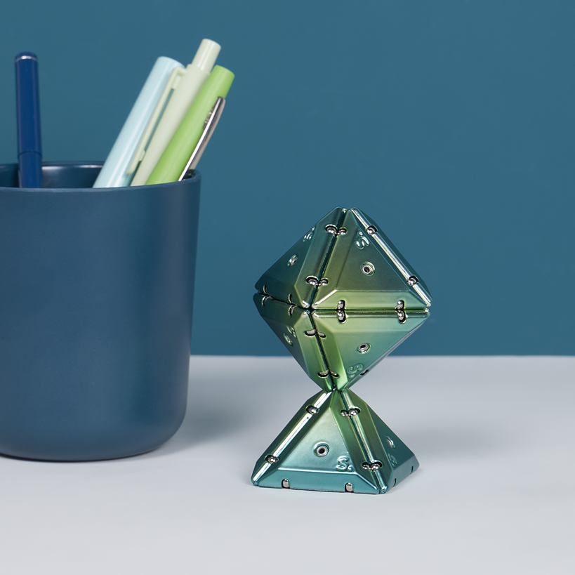 SPEKS Geode Pyramid Chrome Gamma Green Magnet Fidgettoy ab 14 Jahren