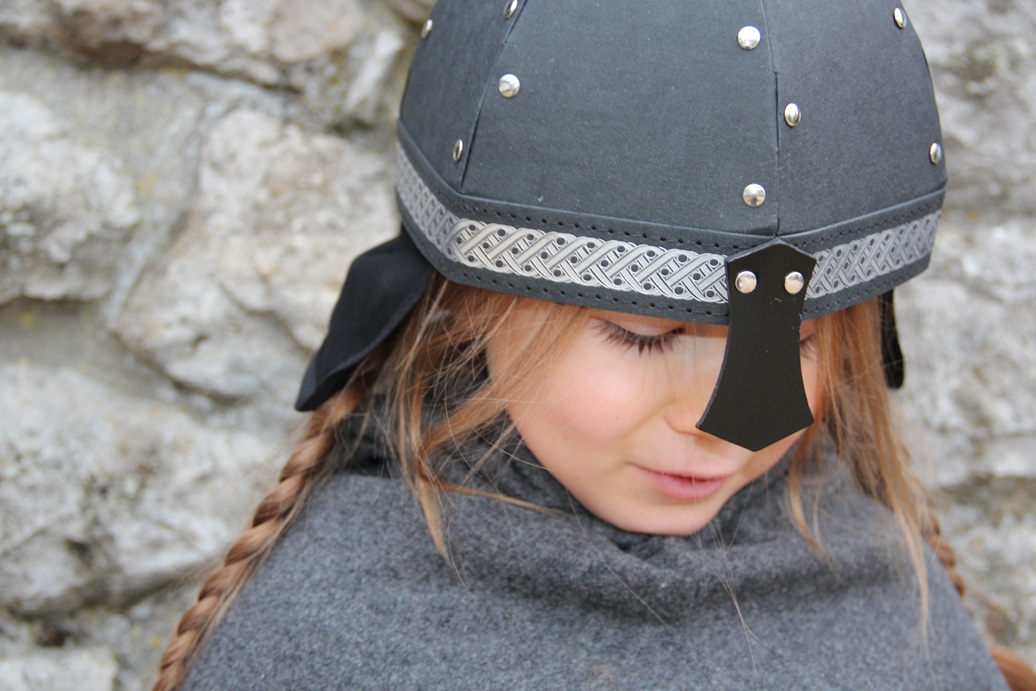 Vah Helm Alamann - Kinder-Ritterhelm mit Nasenschutz und Nackenschutz