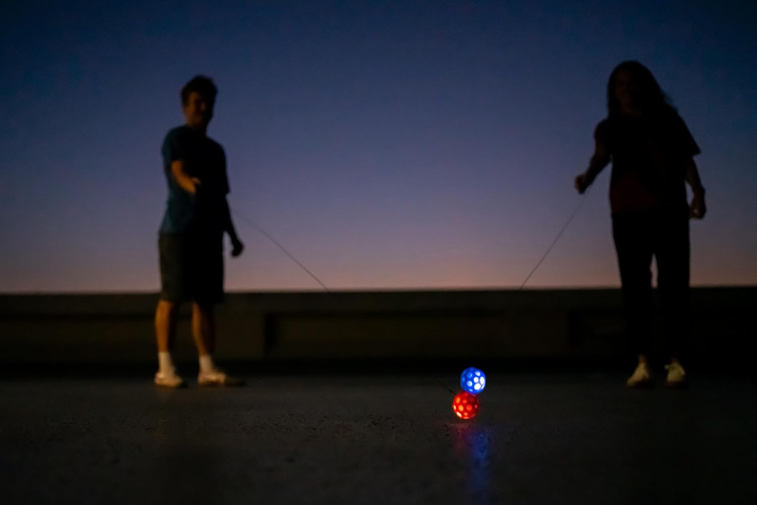 Waboba  MOON Ball Bounceback Moonshine LED der Moonball an der Schnur! 1 Stück in rot oder blau