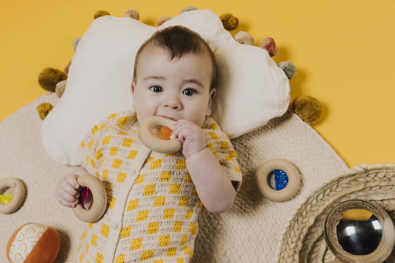 Petit Boum Sensory Calm Donut Red Sensorik Spielzeug für Babys