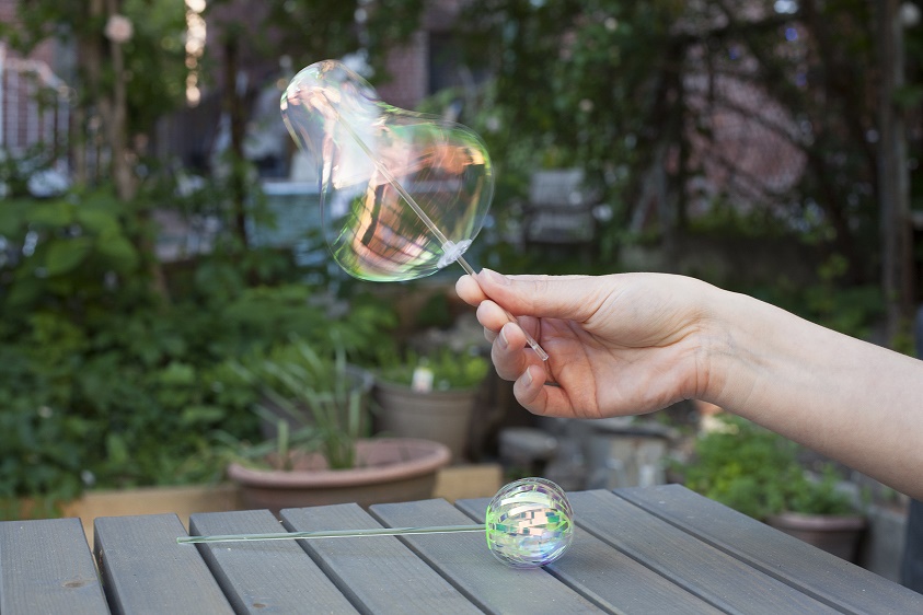 Kikkerland Rainbow Twirler Regenbogen Spinner