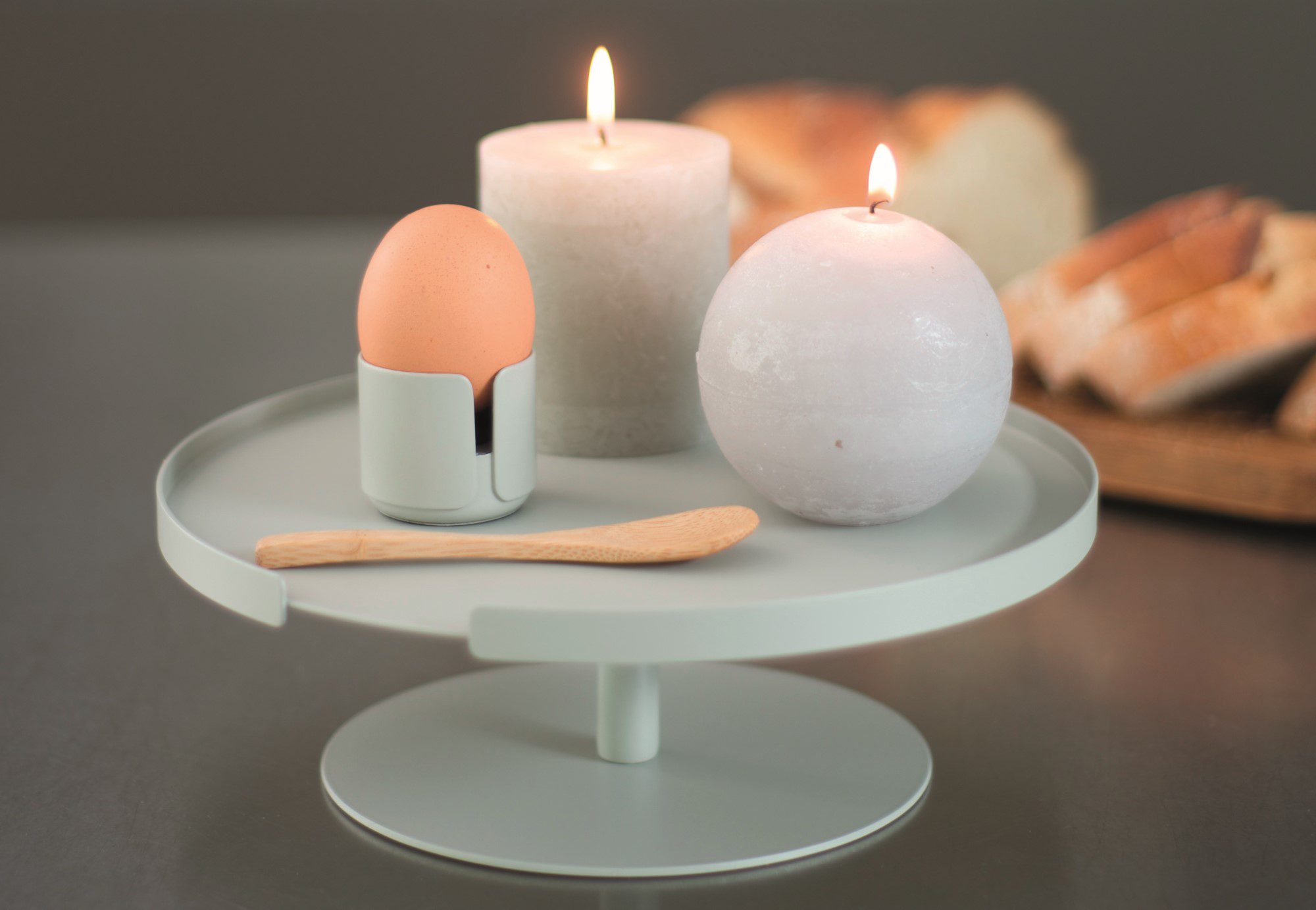 DesignBite BIG HUG Teelicht-und Kerzenständer/Eierbecher - grau