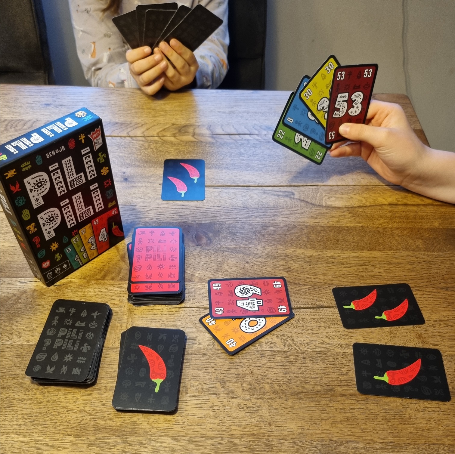 ATM Kartenspiel Pili Pili - lustiges und taktisches Stichspiel für 2-8 Personen