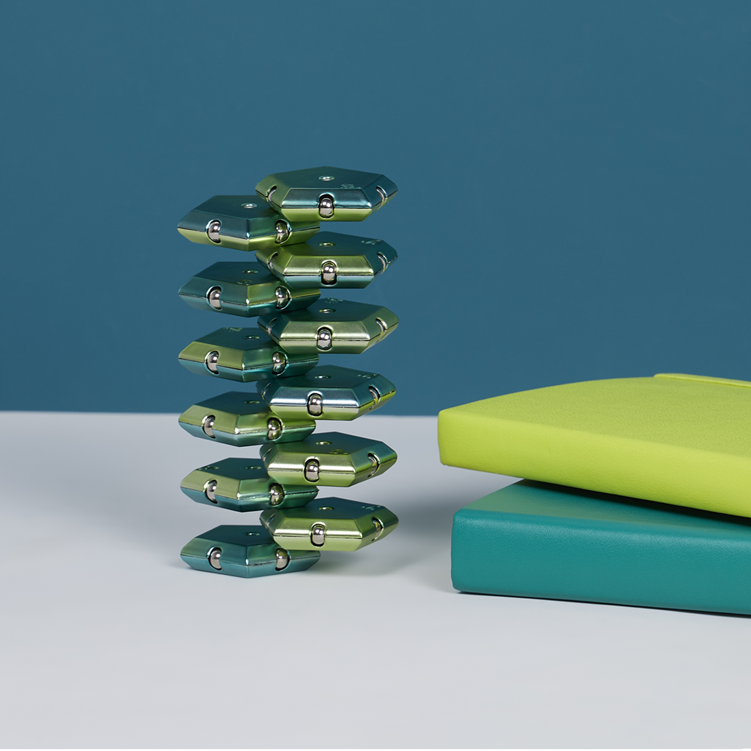 SPEKS Geode Sphere Chrome Gamma Green Magnet Fidgettoy ab 14 Jahren