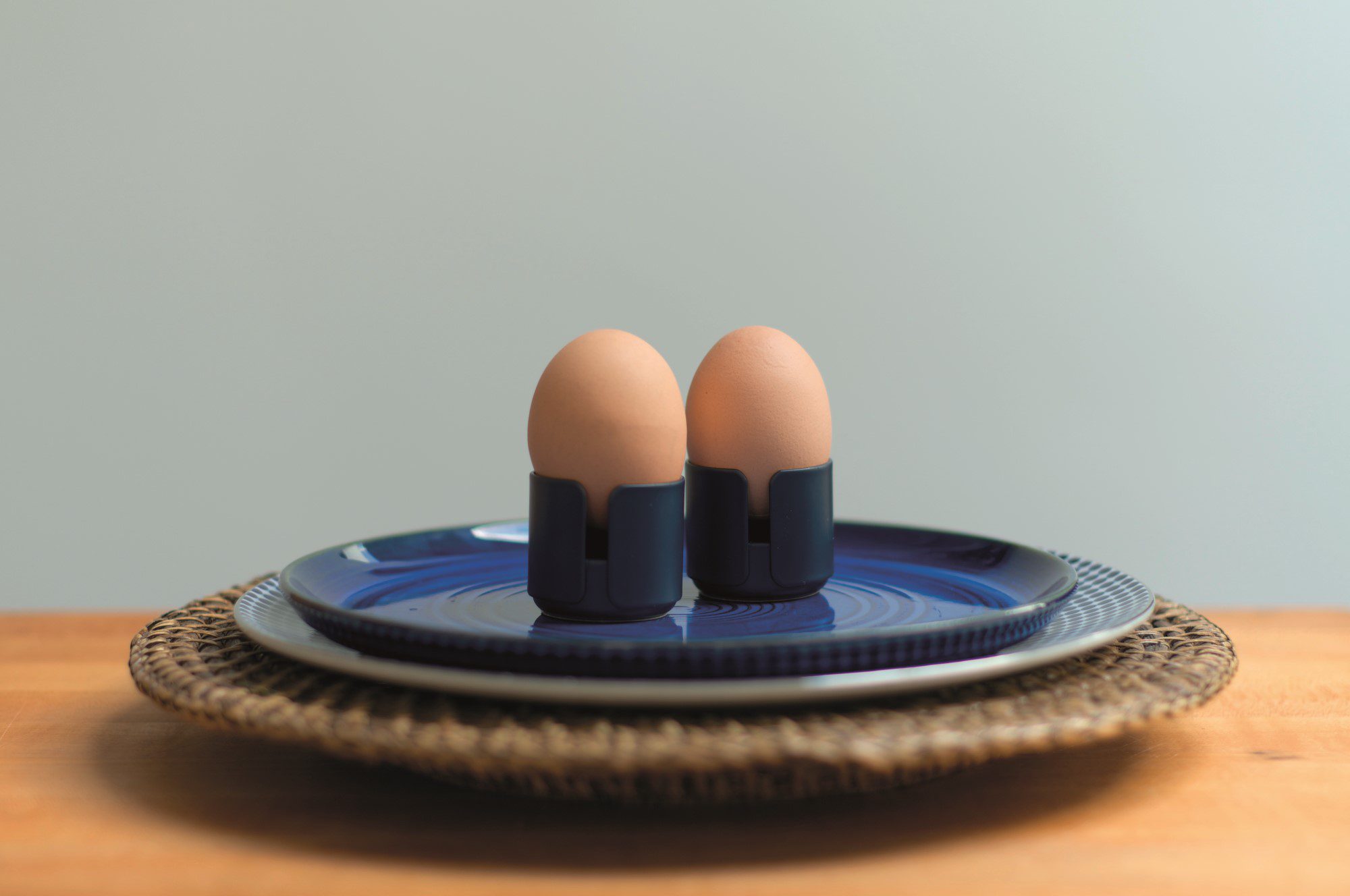 DesignBite BIG HUG Teelicht-und Kerzenständer/Eierbecher - blau