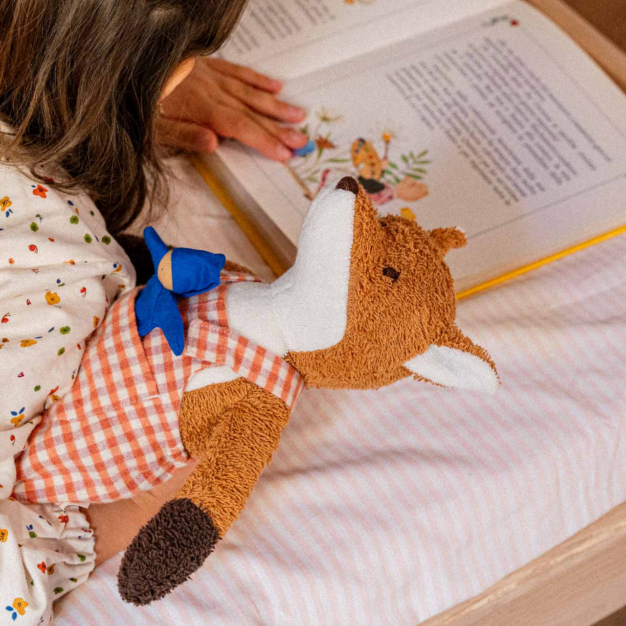 Käthe Kruse Kuscheltier Fred Fuchs mit Latzhose und Mini Wichtelpuppe