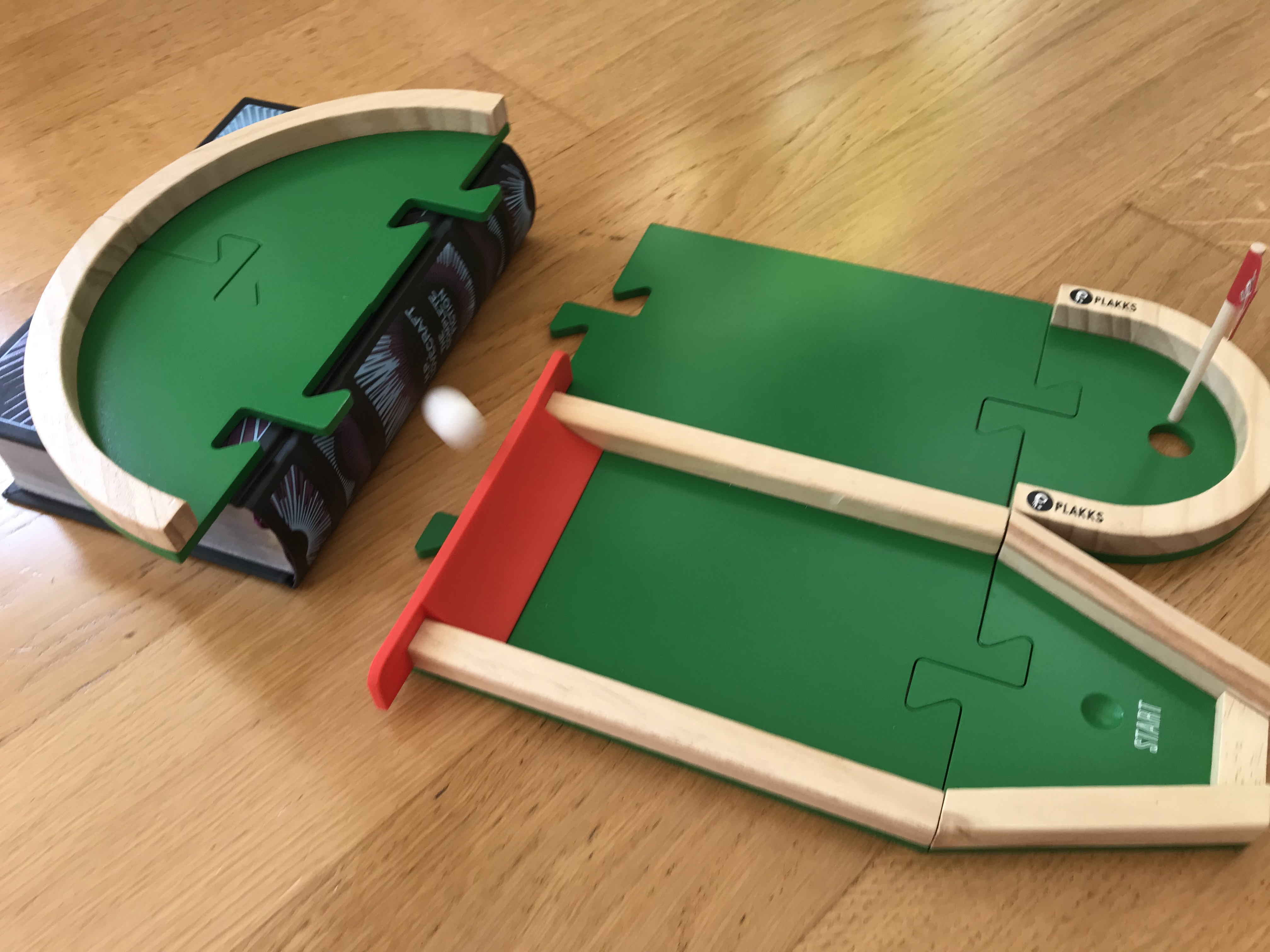 Pitch & PLAKKS Finger-Mini-Golf-Spiel