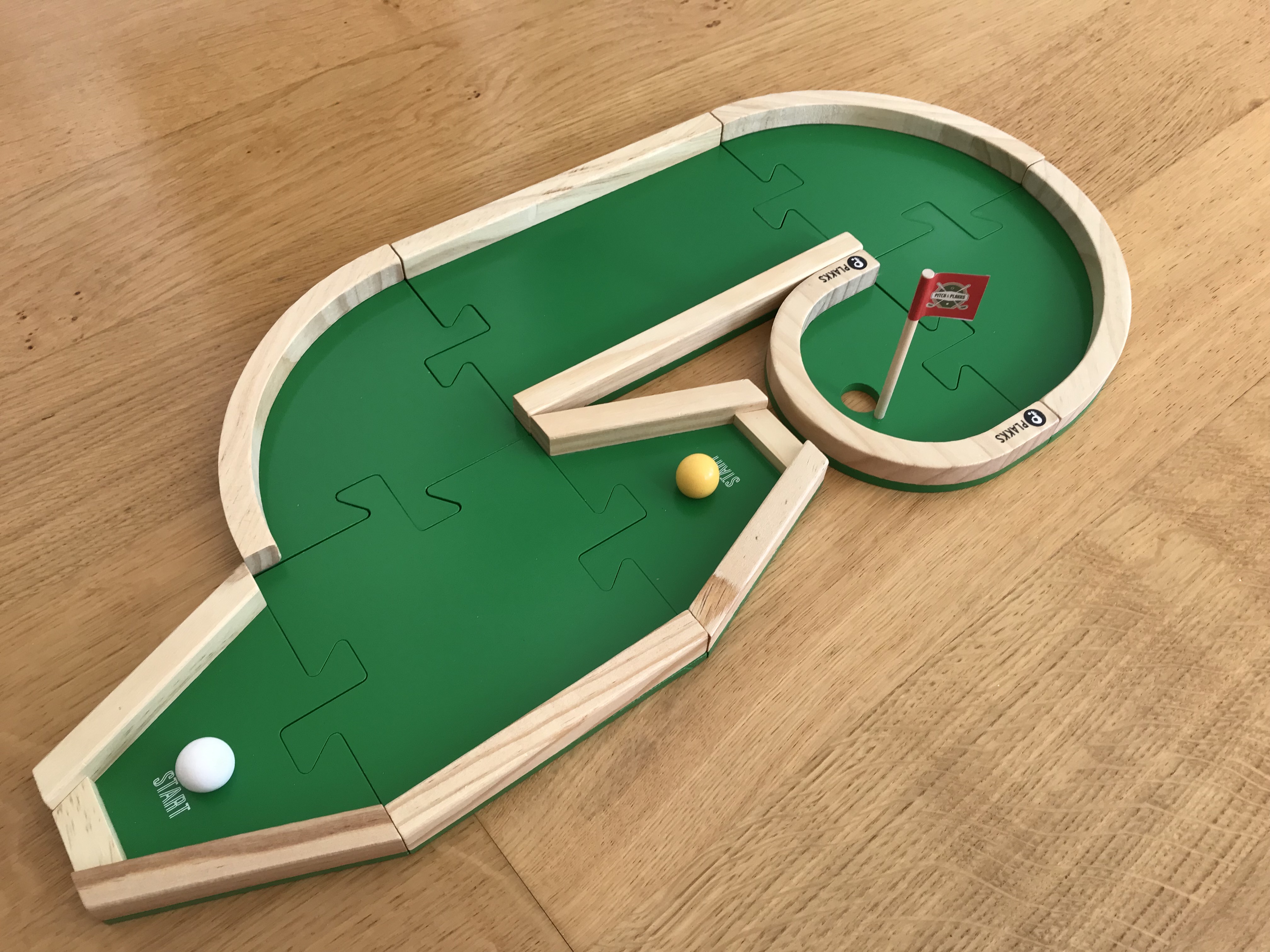 Pitch & PLAKKS Finger-Mini-Golf-Spiel
