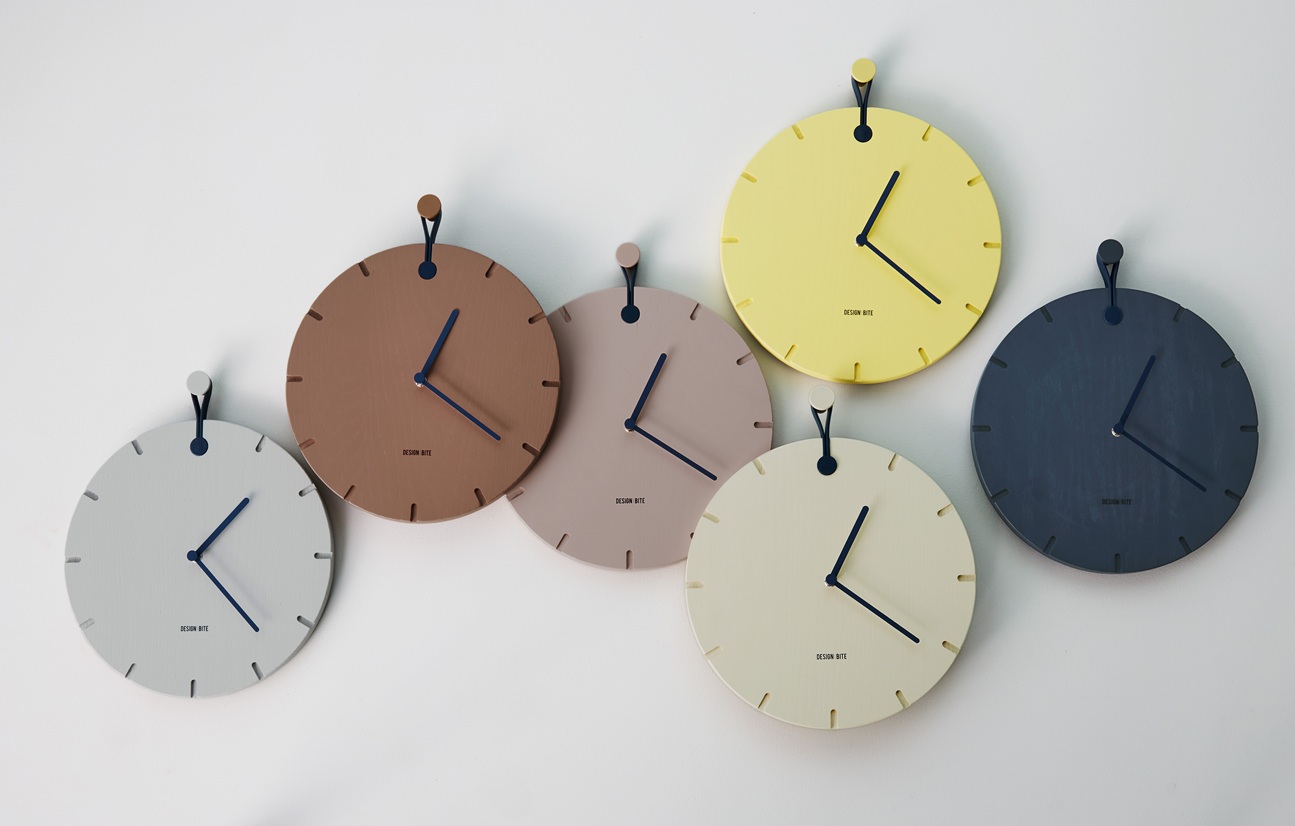 DesignBite BIG HUG Wanduhr - grau