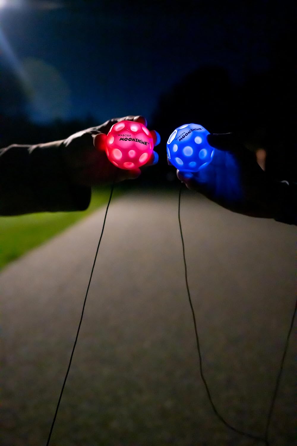 Waboba  MOON Ball Bounceback Moonshine LED der Moonball an der Schnur! 1 Stück in rot oder blau