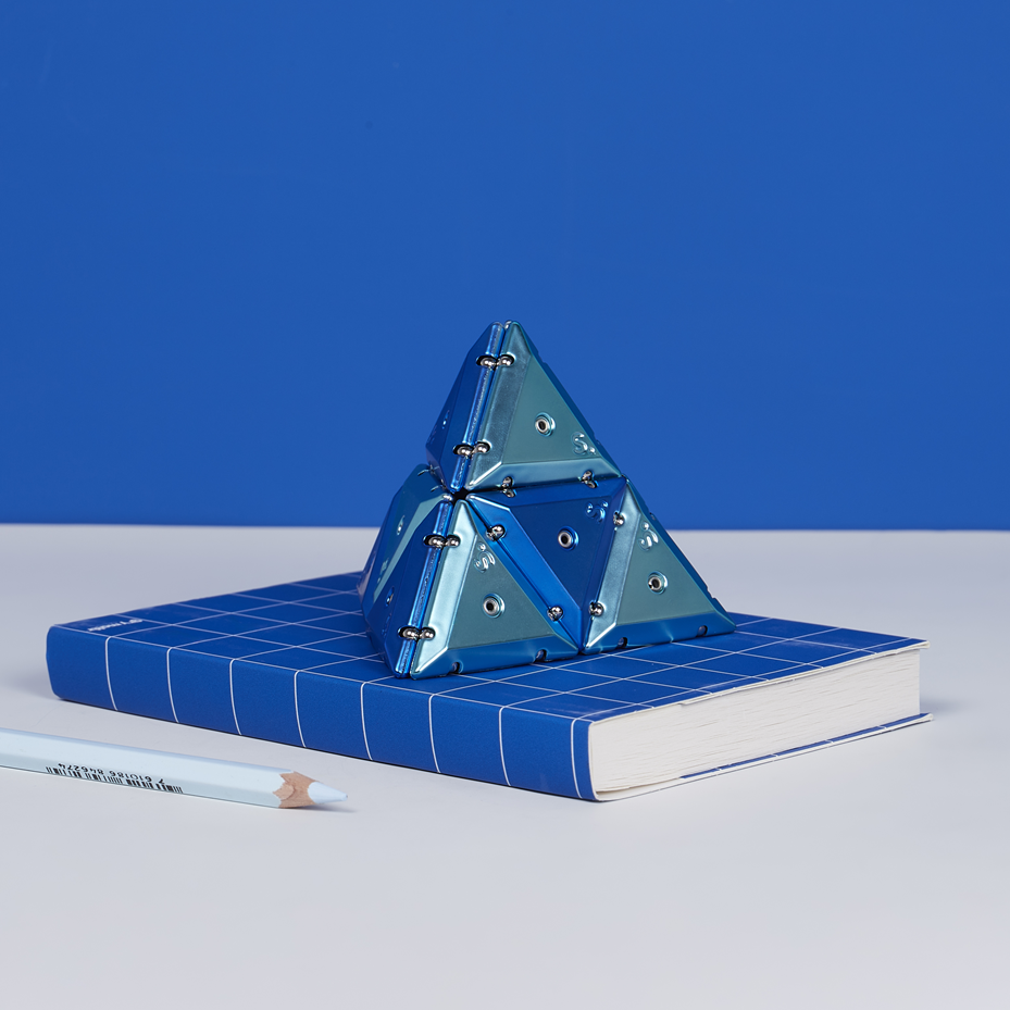 SPEKS Geode Pyramid Chrome Cosmos Blue Magnet Fidgettoy ab 14 Jahren