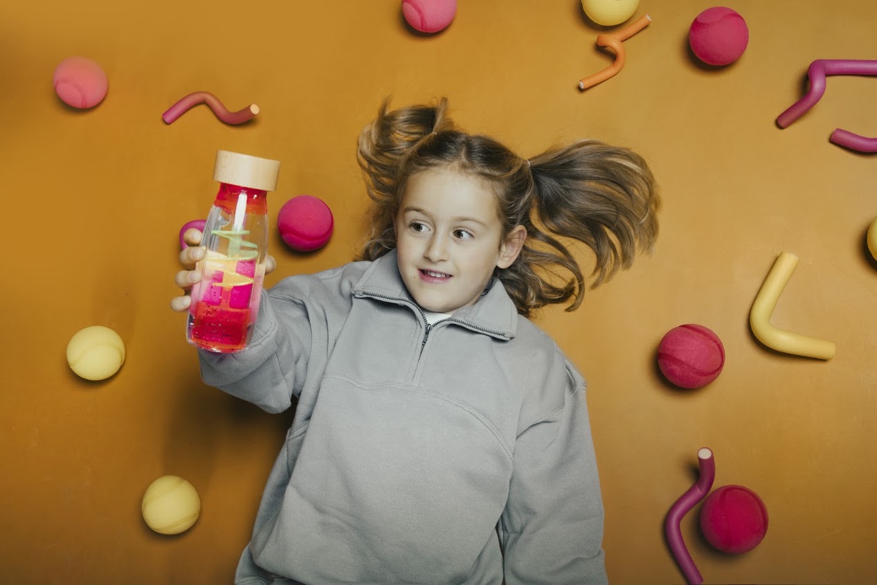 Petit Boum Move Bottle Spiral pink Sensorik Spielzeug Sensory Bottle