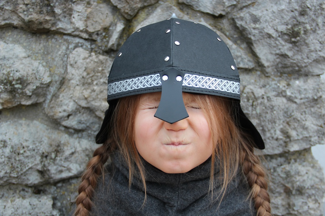 Vah Helm Alamann - Kinder-Ritterhelm mit Nasenschutz und Nackenschutz