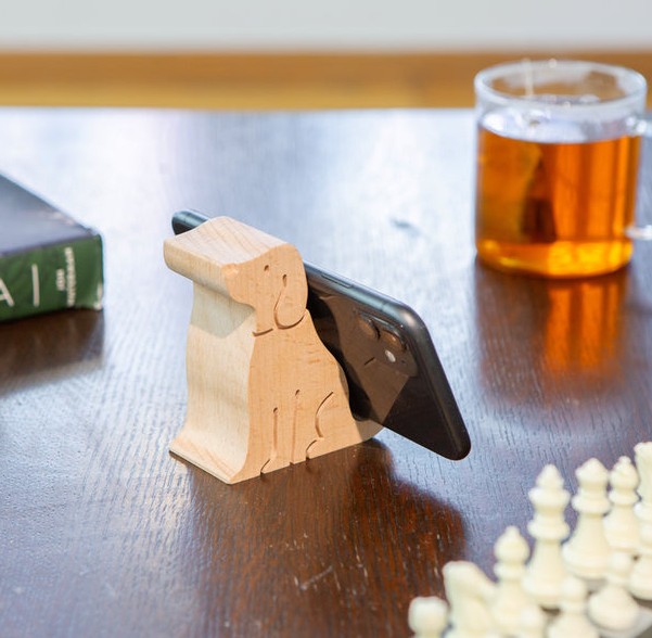 Kikkerland DOG Phone Stand  Handyständer Hund aus Holz