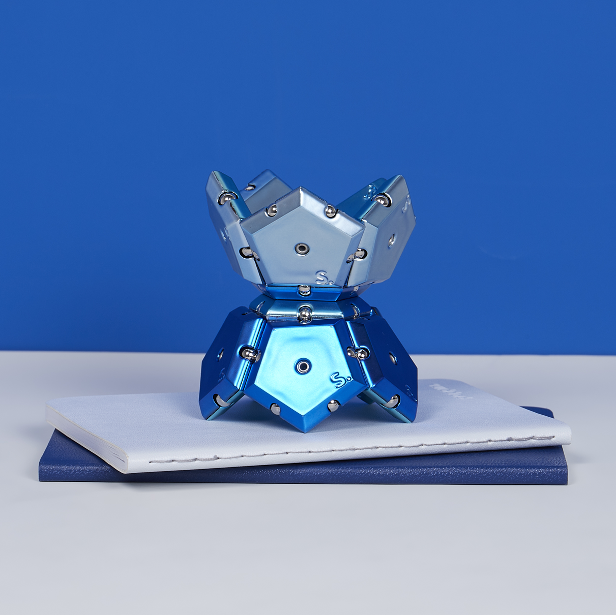 SPEKS Geode Sphere Chrome Cosmos Blue Magnet Fidgettoy ab 14 Jahren