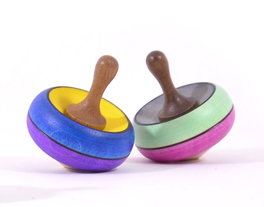 Mader Holzkreisel Confetti in verschiedenen Farbkombinationen aus der Kreiselmanufaktur