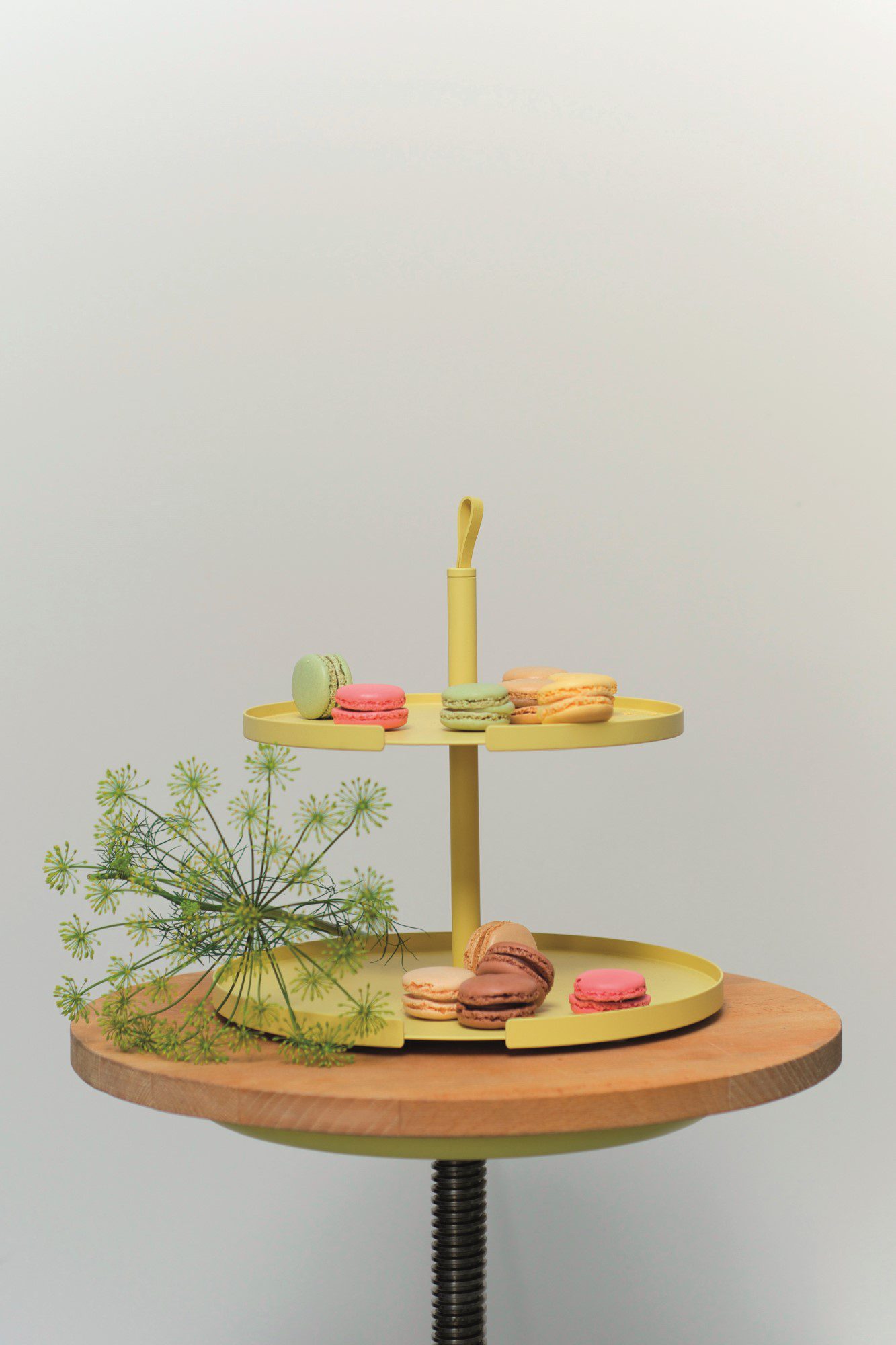 DesignBite BIG HUG Etagere / Tortenständer 2-stöckig - gelb
