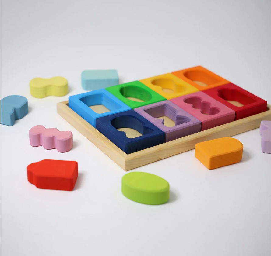 Grimms Holzspielzeug Bauspiel Fenster Sortierspiel und Formenpuzzle in einem