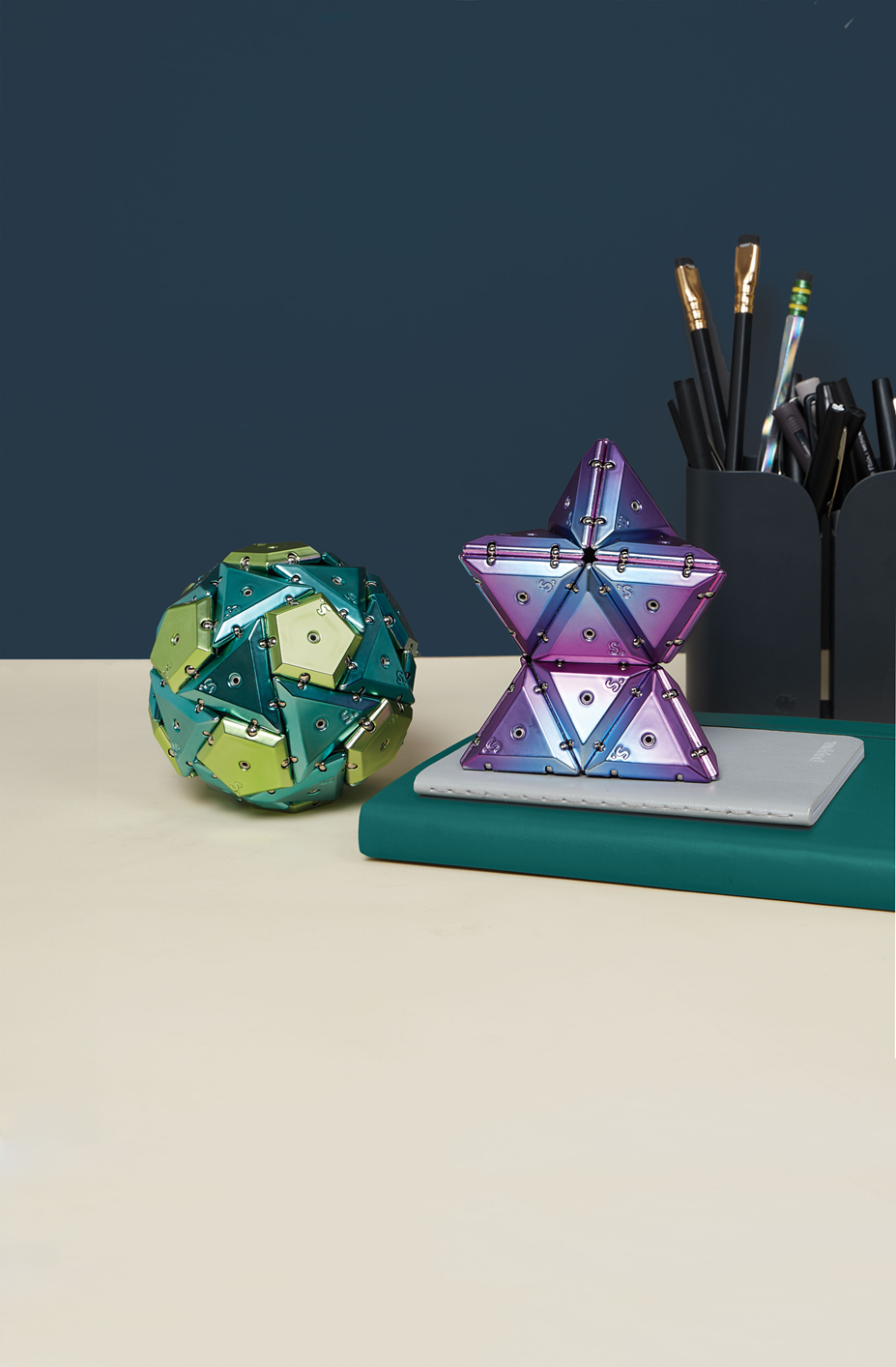 SPEKS Geode Sphere Chrome Gamma Green Magnet Fidgettoy ab 14 Jahren