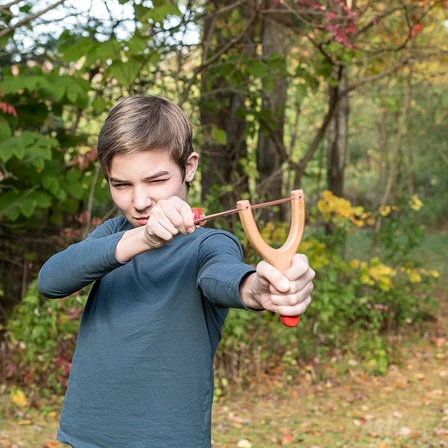 Huckleberry Zwille aus Holz - Slingshot mit 5 Bällen