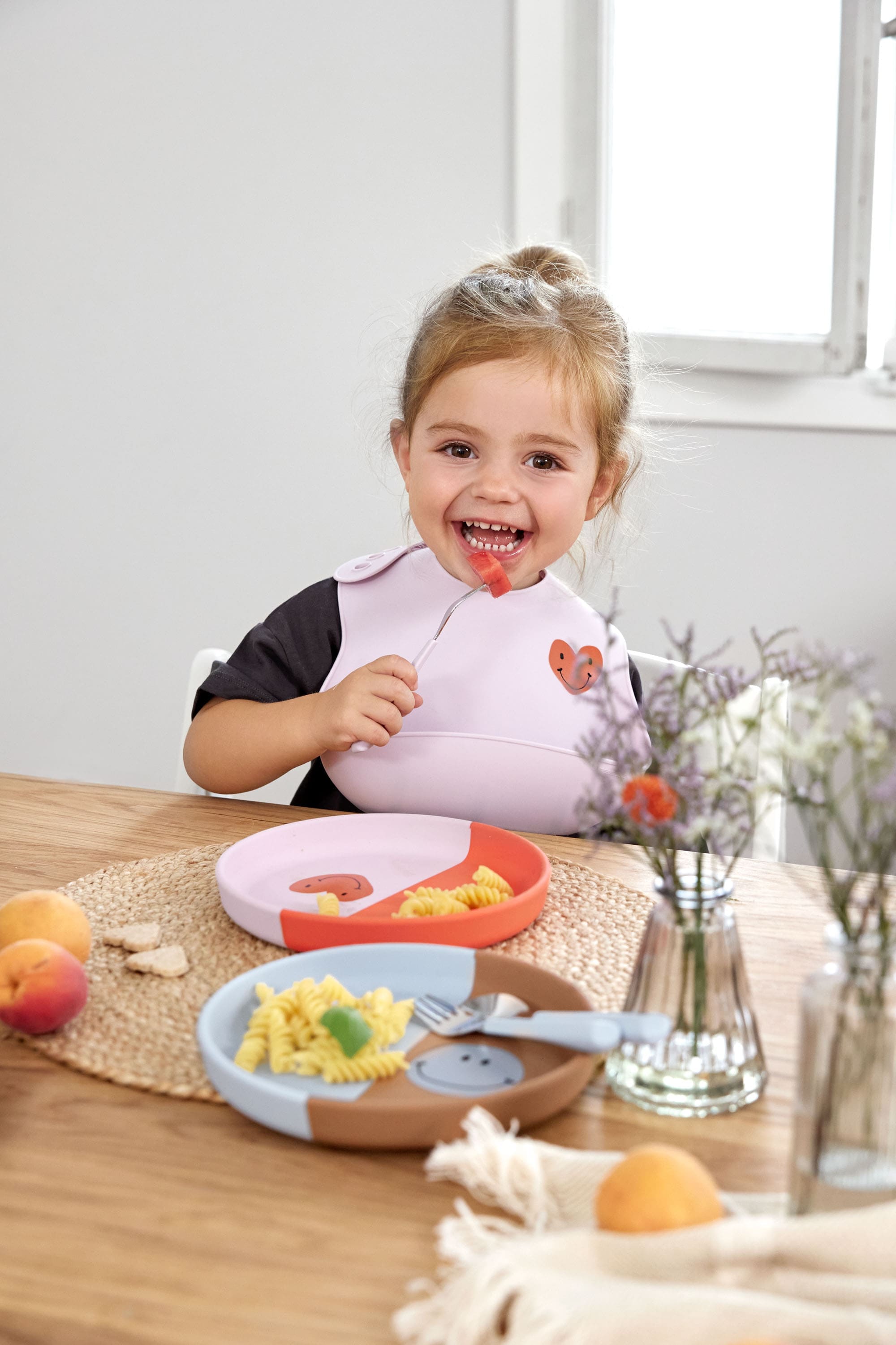 Lässig Kinderteller Silikon Happy Rascals Herz lavender | Kindergeschirr |  Küche | Wohnen | Fips